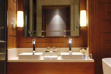 Bathroom sink