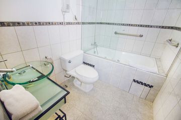 Jetted tub