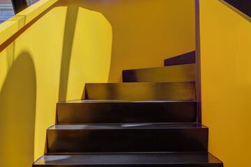 Handrails in stairways