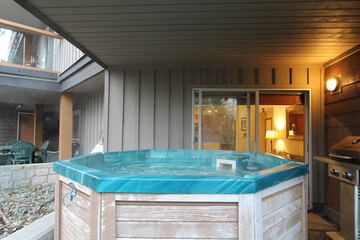 Private spa tub