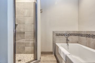 Deep soaking bathtub