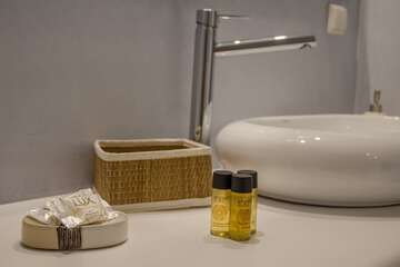 Bathroom amenities