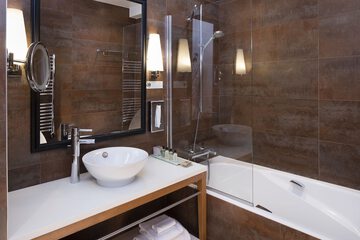 Bathroom sink