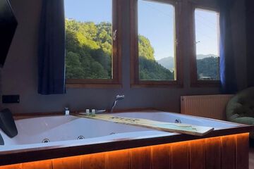 Jetted tub