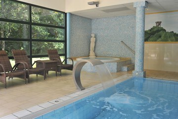 Pool waterfall
