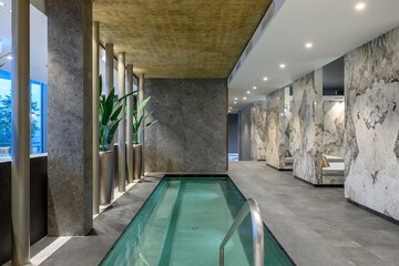 Indoor spa tub