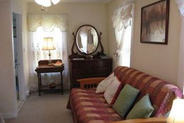 Maplehurst Inn