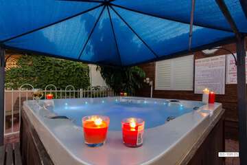 Private spa tub