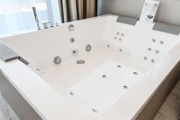 Jetted tub