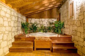 Private spa tub