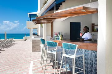 Poolside bar