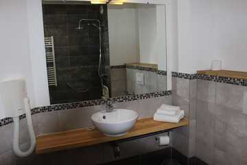 Bathroom sink