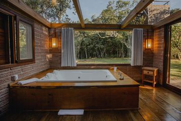 Jetted tub
