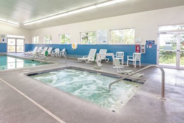 Indoor spa tub