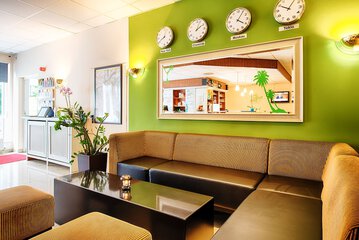 Lobby lounge