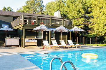 Poolside bar
