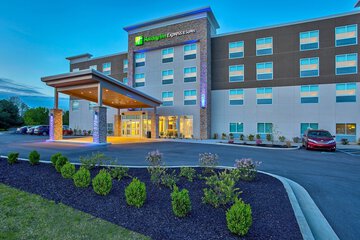 Holiday Inn Express & Suites Lexington W Versailles