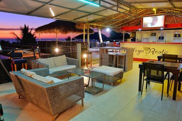 Poolside bar