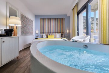 Private spa tub