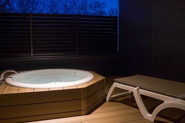 Jetted tub