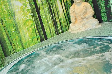 Indoor spa tub