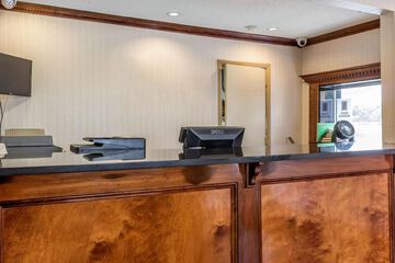 Concierge desk