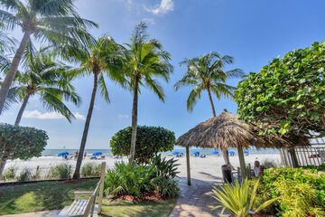 Hotel Exterior 96 of 104