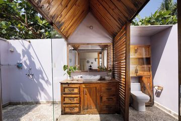 Bathroom shower