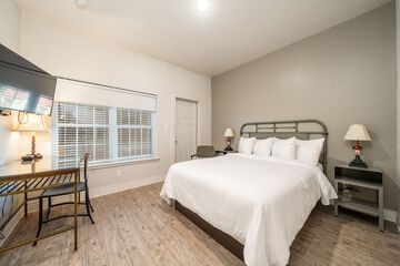 Room 93 of 211