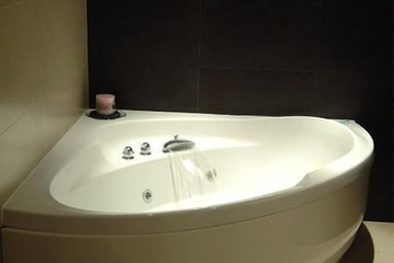 Jetted tub