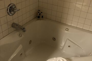 Jetted tub