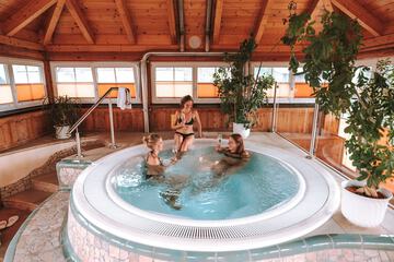 Indoor spa tub