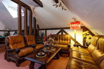 Lobby lounge