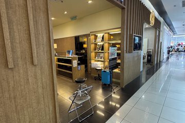 Shopping mall