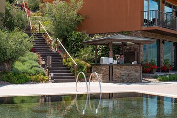 Poolside bar