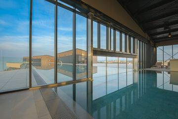 Indoor/outdoor pool