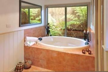 Deep Soaking Bathtub