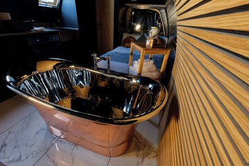 Deep soaking bathtub