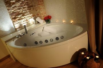 Jetted tub