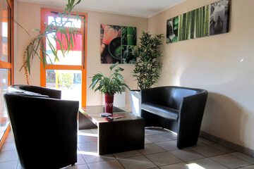 Lobby lounge