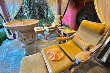 Nail salon