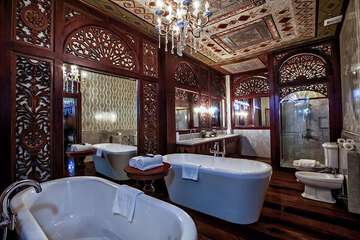 Deep soaking bathtub