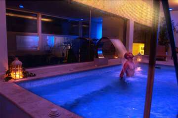 Indoor spa tub
