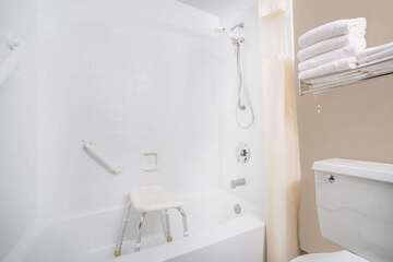Guest room bath