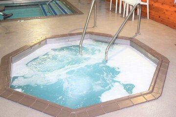 Indoor spa tub