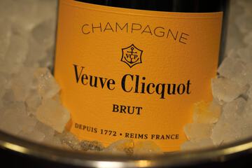 Champagne service