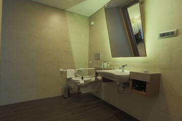 Bathroom sink
