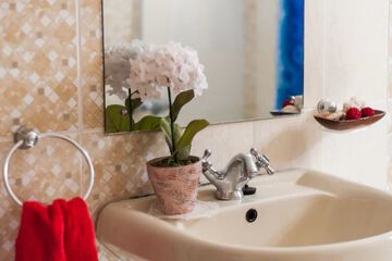Bathroom sink