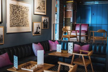 Lobby lounge