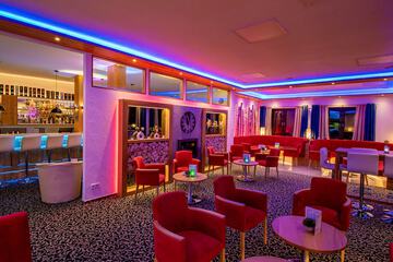 Lobby lounge